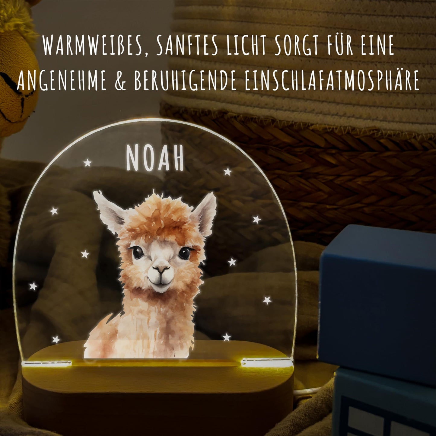 Nachtlicht personalisiert für Kinder & Baby Alpaka Babyzimmer Deko Kinderzimmer Nachtlampe Mädchen Jungen Inkl. Holzfuß und Netzteil