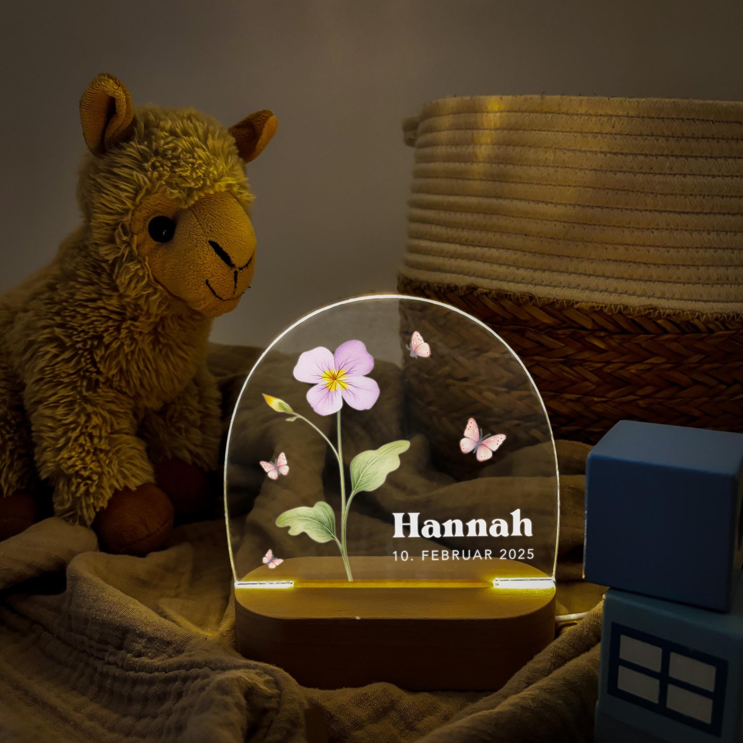 Geburtsgeschenk Mädchen Nachtlicht Baby personalisiert Monatsblume Geschenk zur Geburt Nachtlampe inkl. Holzfuß & Netzteil | Februar