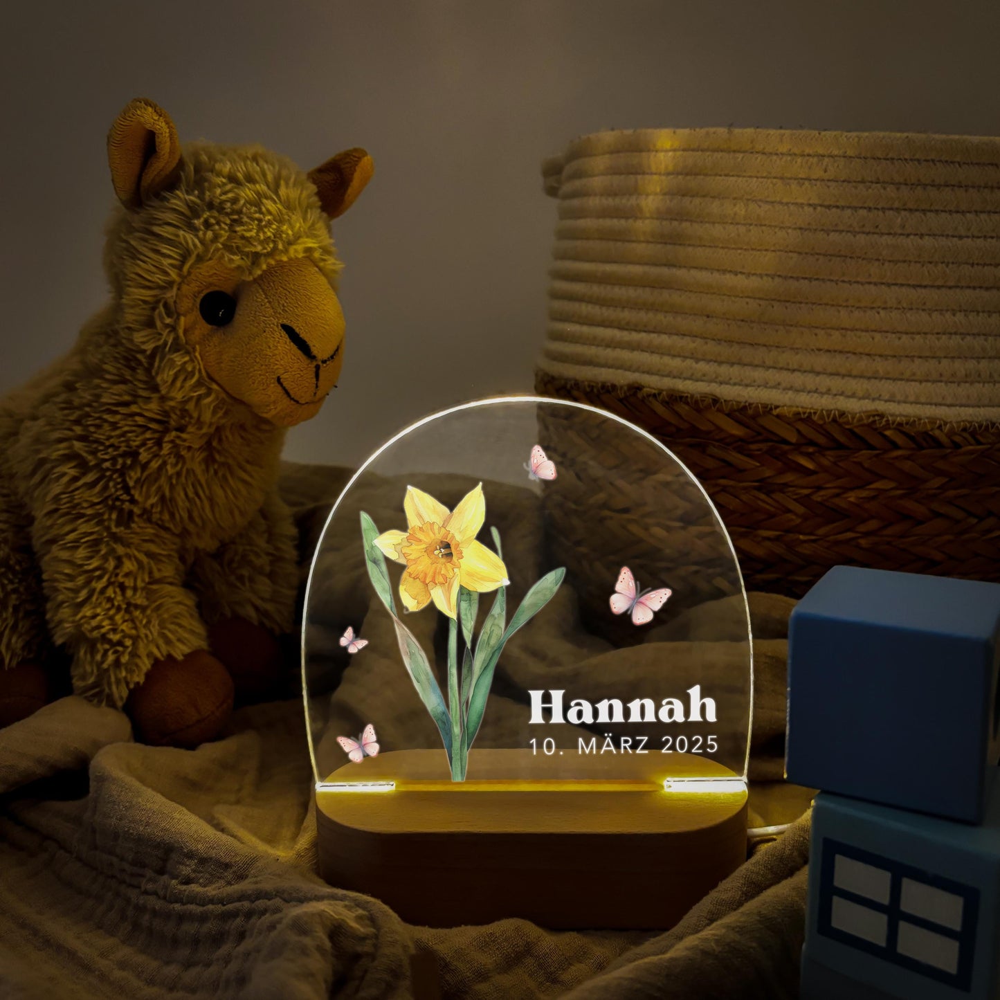 Geburtsgeschenk Mädchen Nachtlicht Baby personalisiert Monatsblume Geschenk zur Geburt Nachtlampe inkl. Holzfuß & Netzteil | März