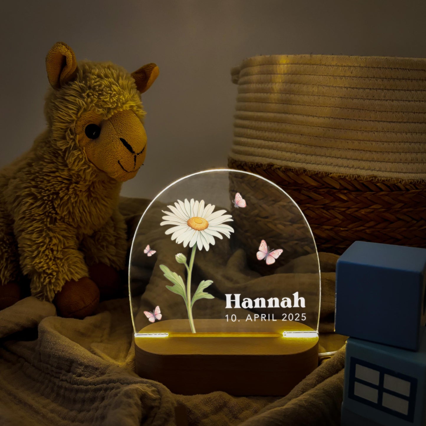 Geburtsgeschenk Mädchen Nachtlicht Baby personalisiert Monatsblume Geschenk zur Geburt Nachtlampe inkl. Holzfuß & Netzteil | April
