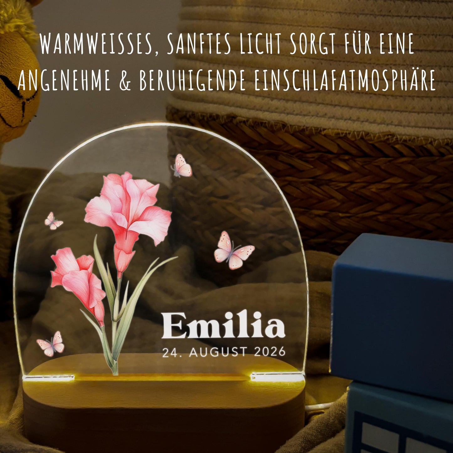 Geburtsgeschenk Mädchen Nachtlicht Baby personalisiert Monatsblume Geschenk zur Geburt Nachtlampe inkl. Holzfuß & Netzteil | August