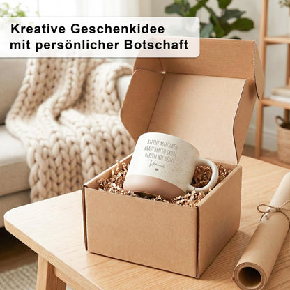 Abschiedsgeschenk Erzieherin Steingut Tasse personalisiert Kleine Menschen brauchen so große Herzen wie deins Geschenk zum Abschied