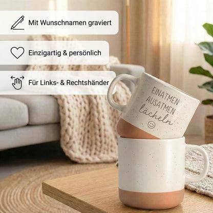 Anti Stress Tasse Einatmen Ausatmen Lächeln Steingut Kaffeetasse mit Gravur Spruch kleine Auszeit Kaffeebecher