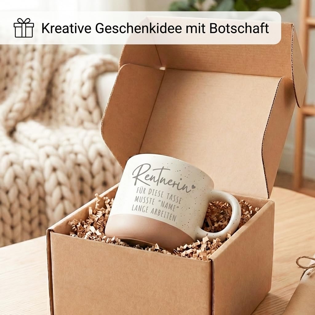 Renteneintritt Geschenk Frau Steingut Tasse personalisiert mit Gravur Abschiedsgeschenk Kollegin Rente Abschied Rentner endlich Rentnerin
