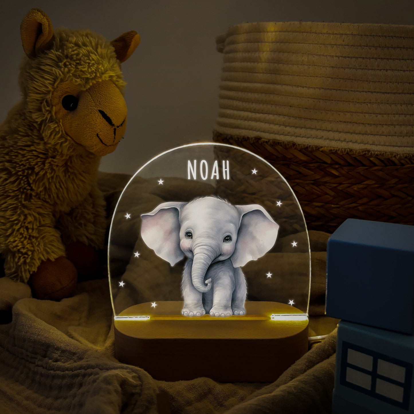 Nachtlicht personalisiert für Kinder & Baby Elefant Babyzimmer Deko Kinderzimmer Nachtlampe Mädchen Jungen Inkl. Holzfuß und Netzteil