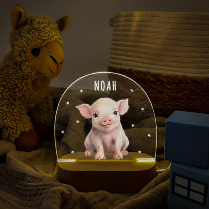 Nachtlicht personalisiert für Kinder & Baby Schwein Babyzimmer Deko Kinderzimmer Nachtlampe Mädchen Jungen Inkl. Holzfuß und Netzteil