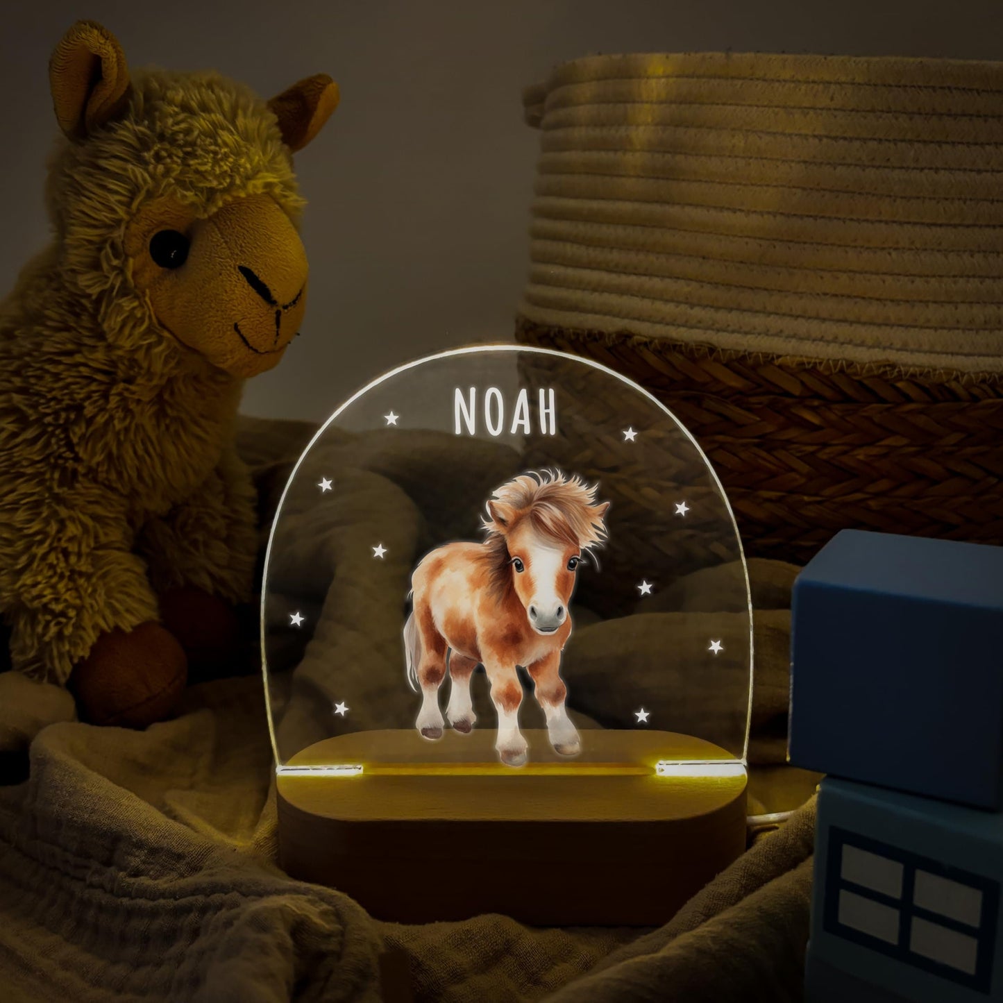 Nachtlicht personalisiert für Kinder & Baby Pferd Babyzimmer Deko Kinderzimmer Nachtlampe Mädchen Jungen Inkl. Holzfuß und Netzteil