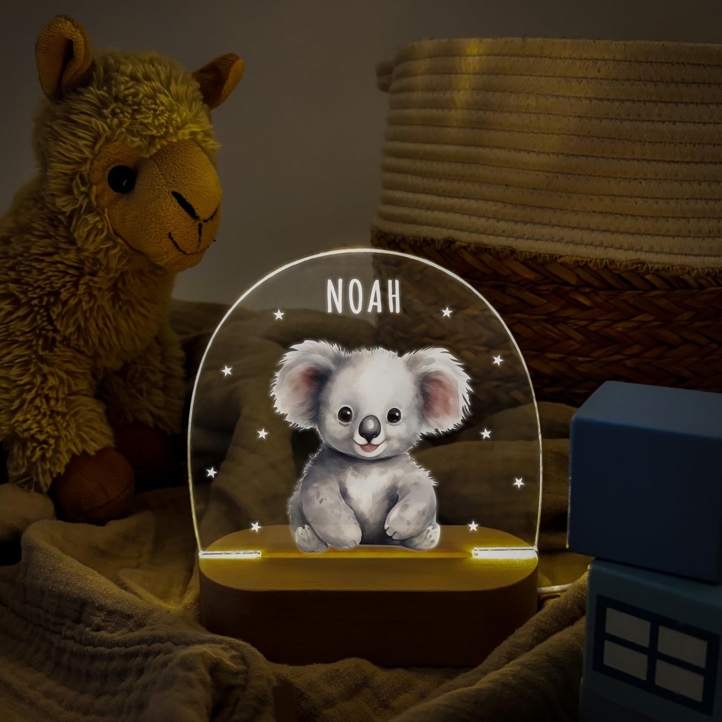 Nachtlicht personalisiert für Kinder & Baby Koala Babyzimmer Deko Kinderzimmer Nachtlampe Mädchen Jungen Inkl. Holzfuß und Netzteil