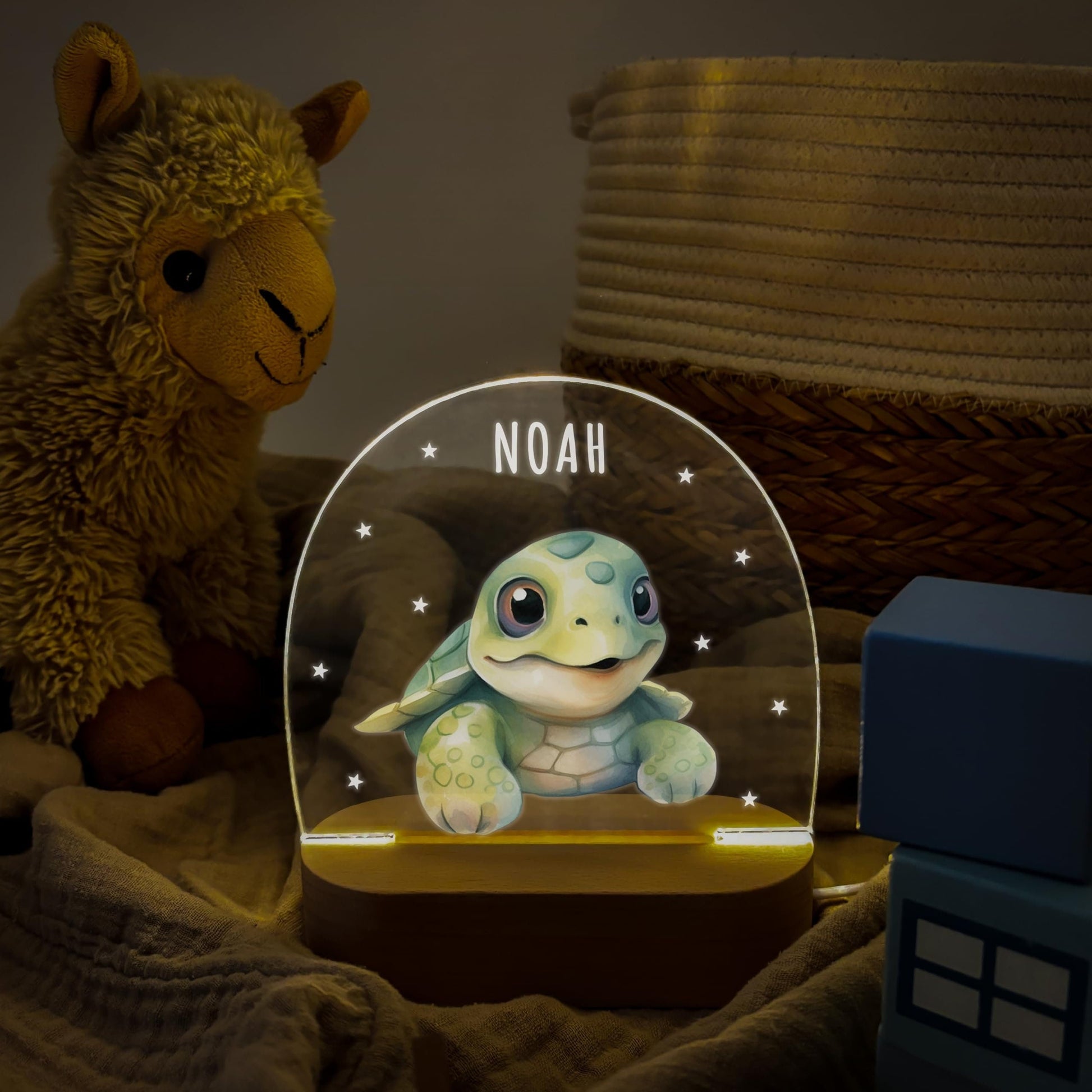 Nachtlicht personalisiert für Kinder & Baby Schildkröte Babyzimmer Deko Kinderzimmer Nachtlampe Mädchen Jungen Inkl. Holzfuß und Netzteil