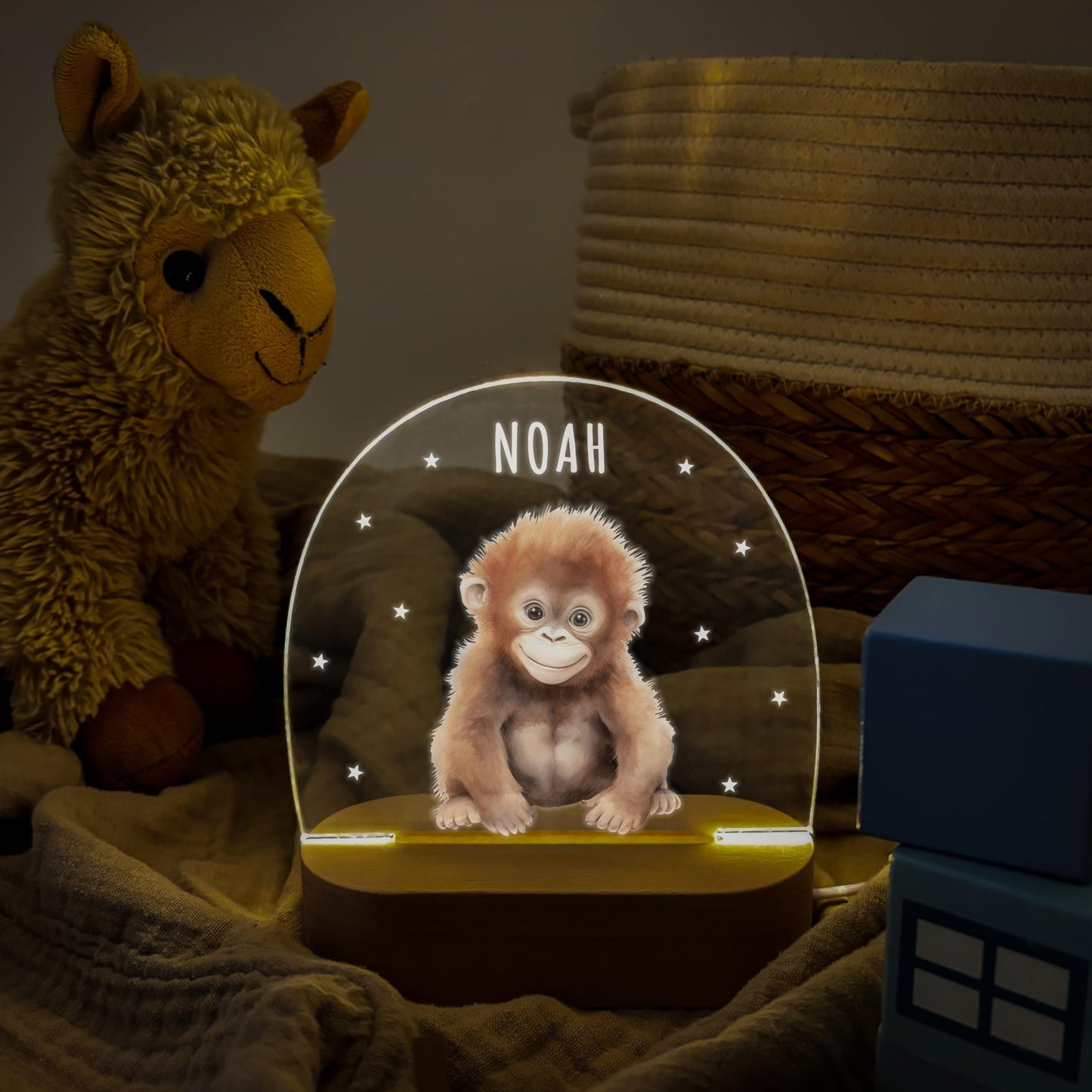 Nachtlicht personalisiert für Kinder & Baby Affe Babyzimmer Deko Kinderzimmer Nachtlampe Mädchen Jungen Inkl. Holzfuß und Netzteil