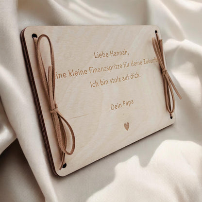 Finanzspritze Geldgeschenk personalisiert Wunscherfüller Geburtstag Jubiläum Geschenk Geld Geschenkverpackung Geschenkkarte Holz 12x17 cm