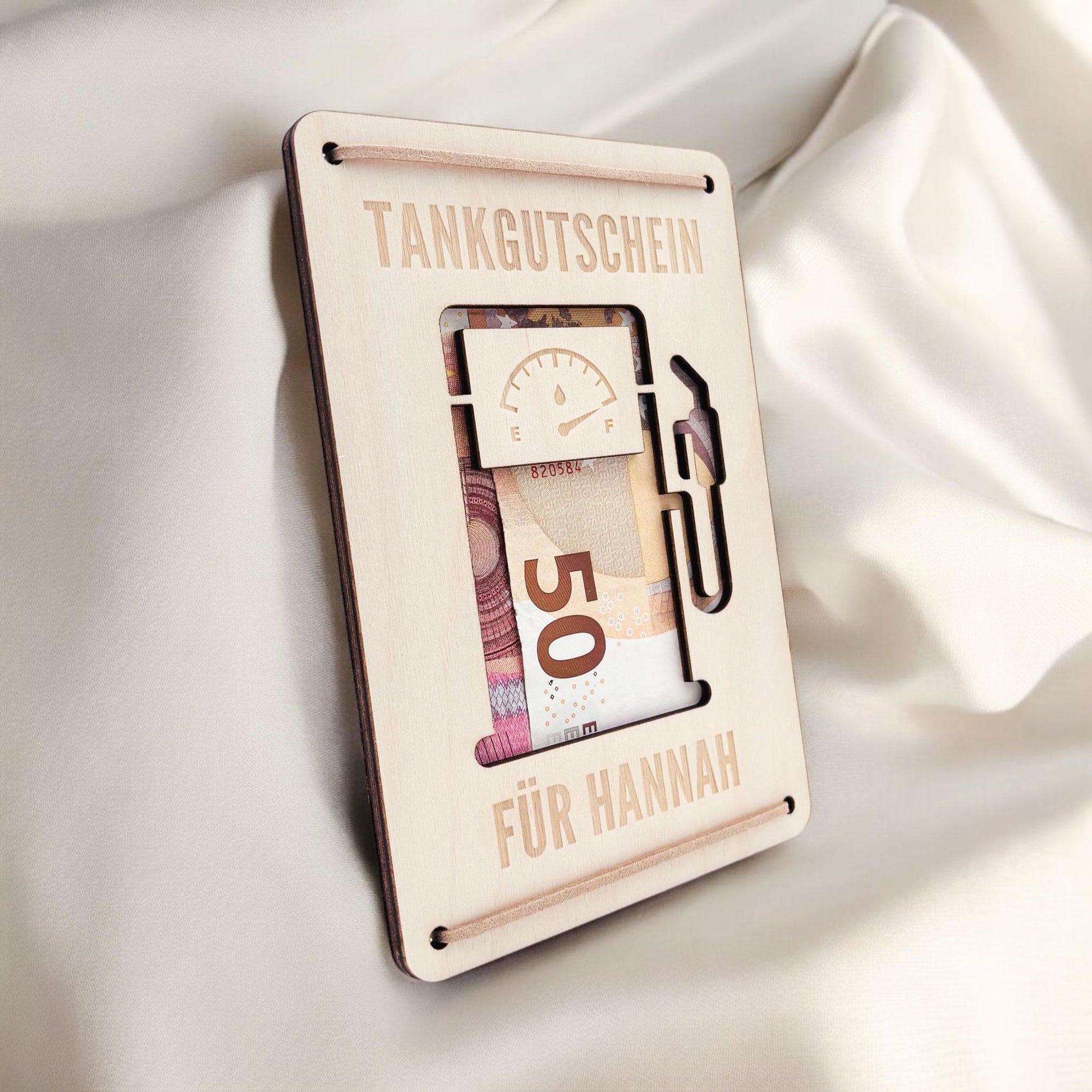Tankgutschein Geschenk Geldgeschenk Tanken Geburtstag personalisierte Geld Verpackung Spritgeld Geschenkkarte Holz 12x17 cm
