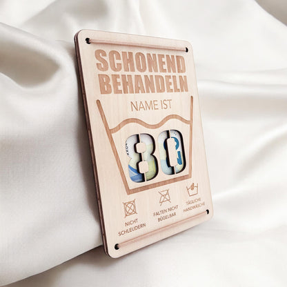 Schonend Behandeln 80. Geburtstag Geldgeschenk personalisiert Geldverpackung Verpackung Geld Geburtstagsgeschenk Geschenkkarte Holz 12x17 cm