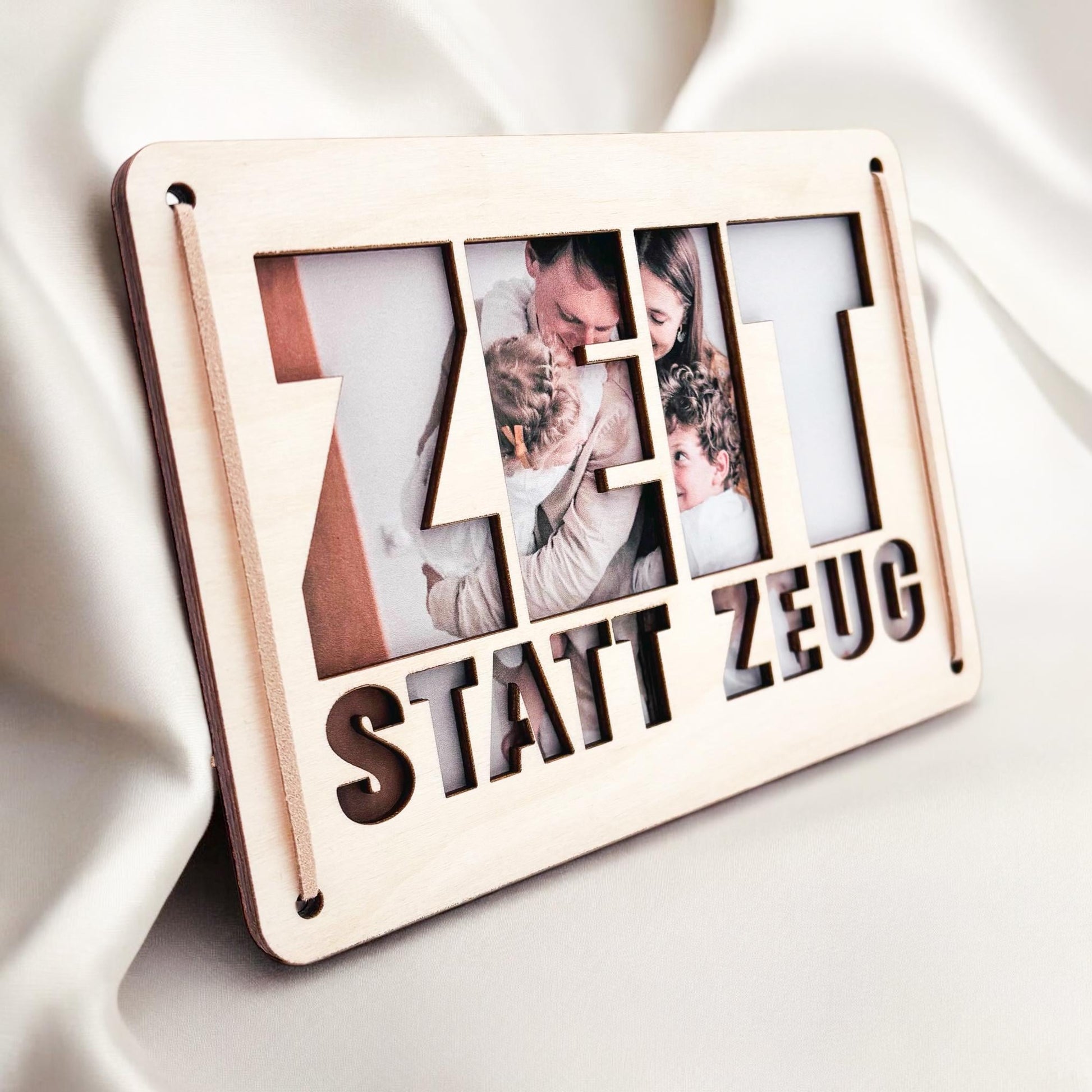 Zeit statt Zeug Wunscherfüller personalisierter Geschenkgutschein Verpackung Geburtstag Wellness Reisegutschein Geschenkkarte Holz 12x17 cm