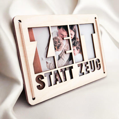 Zeit statt Zeug Wunscherfüller personalisierter Geschenkgutschein Verpackung Geburtstag Wellness Reisegutschein Geschenkkarte Holz 12x17 cm