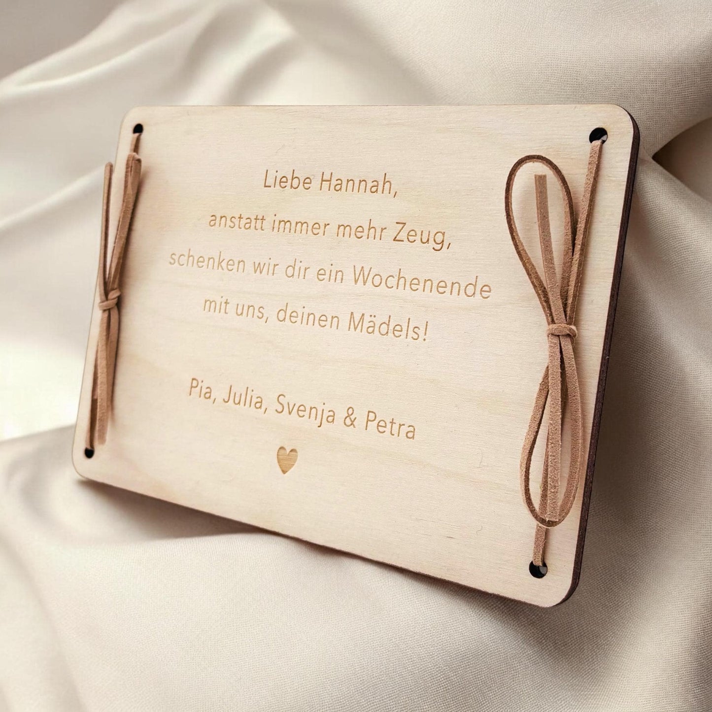 Zeit statt Zeug Wunscherfüller personalisierter Geschenkgutschein Verpackung Geburtstag Wellness Reisegutschein Geschenkkarte Holz 12x17 cm