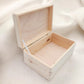 Erinnerungskiste Baby Mädchen Holzkiste personalisierte Erinnerungsbox Wildblumen Geschenk zur Geburt Geburtsgeschenk 30x20x13 cm