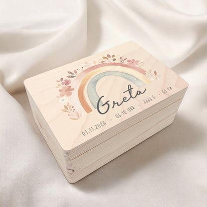 Erinnerungskiste Baby Mädchen Holzkiste personalisierte Erinnerungsbox Regenbogen Geschenk zur Geburt Geburtsgeschenk 30x20x13 cm