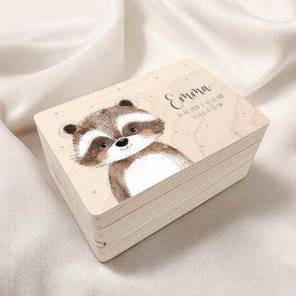 Erinnerungskiste Baby Waschbär Holzkiste personalisierte Erinnerungsbox Mädchen Junge Geschenk Geburt Geburtsgeschenk 30x20x13 cm