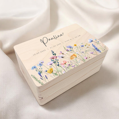 Erinnerungskiste Baby Mädchen Holzkiste personalisierte Erinnerungsbox Wildblumen Geschenk zur Geburt Geburtsgeschenk 30x20x13 cm