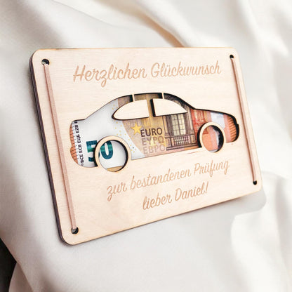 Führerschein bestanden Geschenk personalisierte Geldgeschenk Verpackung Autoführerschein bestanden Glückwunschkarte aus Holz 12x17 cm