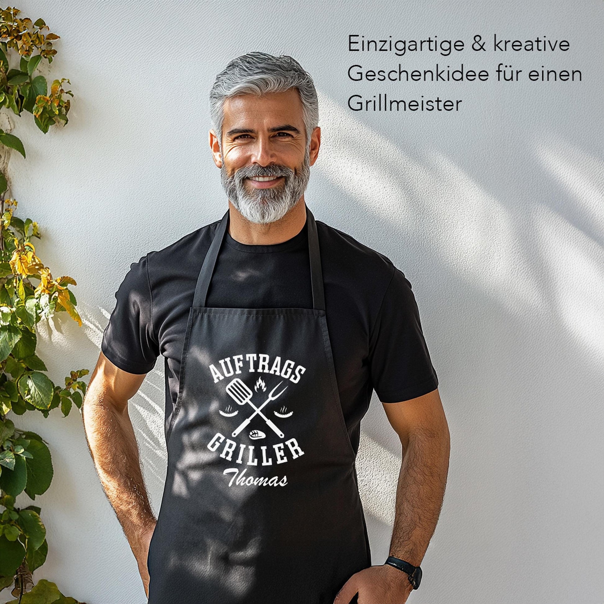 Grillschürze Mann personalisiert Auftragsgriller Kochschürze Herren lustiges Grillzubehör Geschenk Grillgeschenk Männer Schürze Schwarz