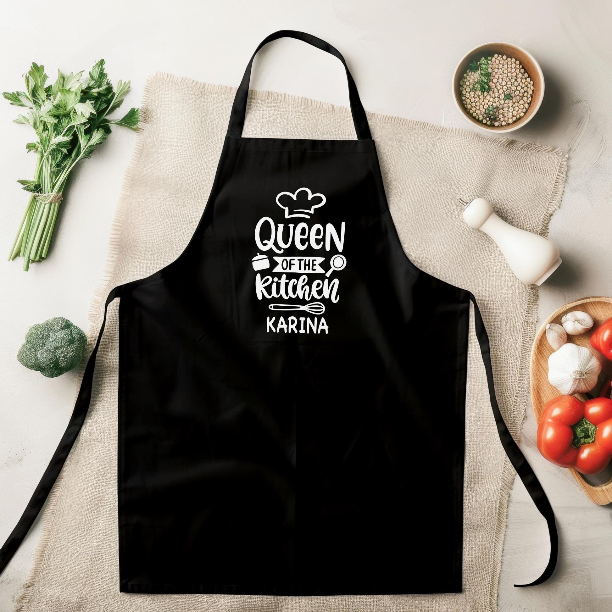 Kochschürze Damen personalisiert Schürze für Frauen lustiges Geschenk "Queen of the kitchen" Küchenschürze Backschürze Schwarz
