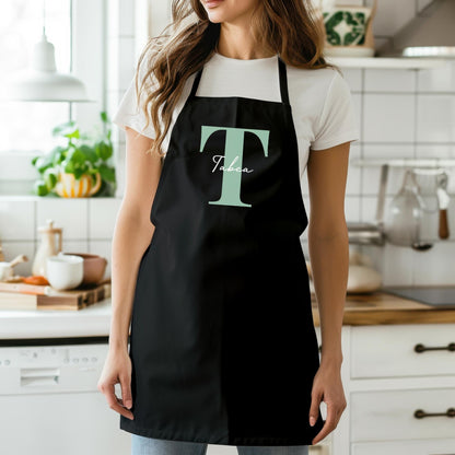 Kochschürze Damen Schürze personalisiert Geschenk für Mama Oma Frauen Küchenschürze Buchstabe Überwurfschürze Backschürze Schwarz
