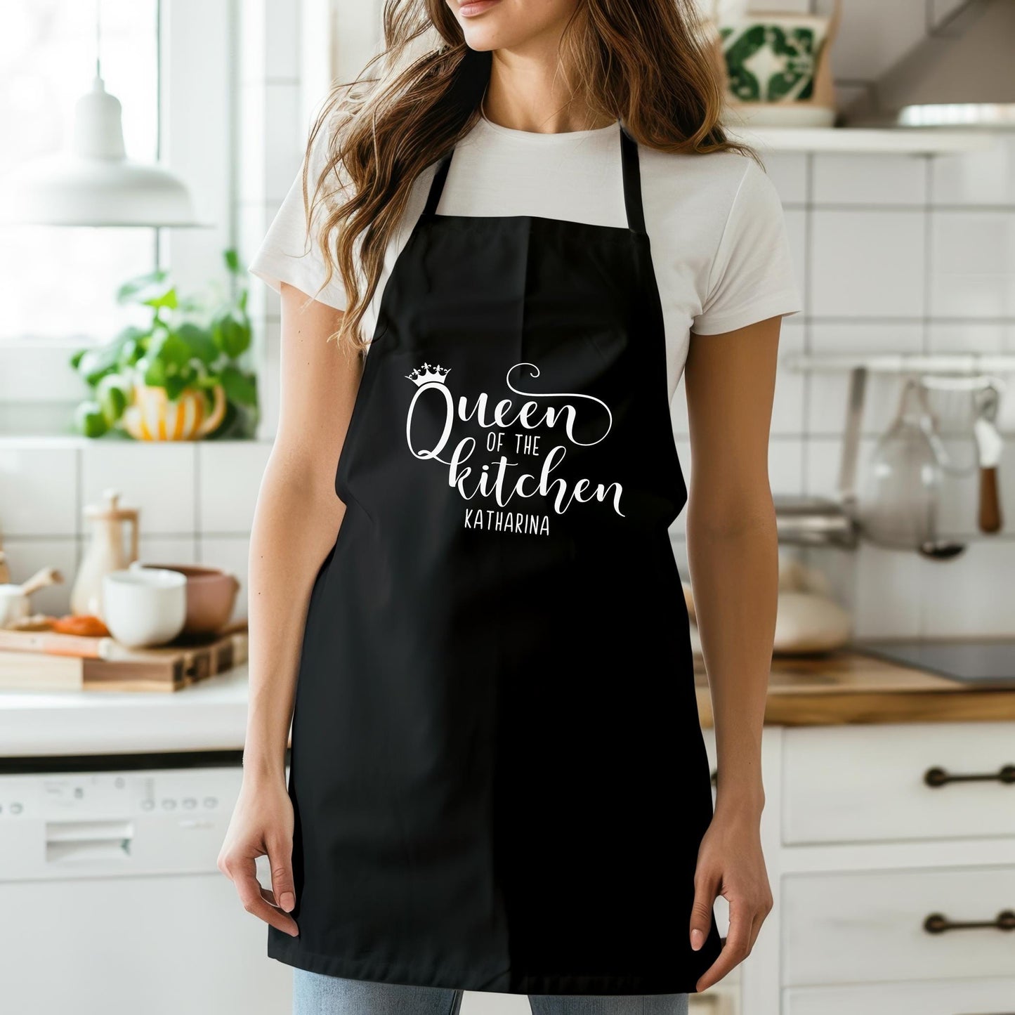 Schürze Damen personalisiert Kochschürze für Frauen lustiges Geschenk "Queen of the kitchen" Küchenschürze Backschürze Schwarz