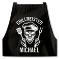 Grillmeister Grillschürze Mann personalisiert Kochschürze Herren lustiges Grillzubehör Geschenk Grillgeschenk Männer Schürze Schwarz