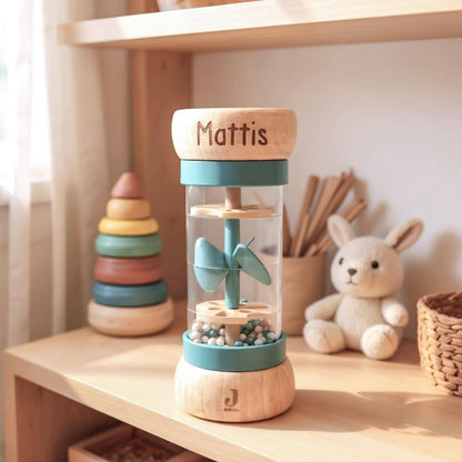 Rassel personalisiert Baby Regenmacher mit Namen Babyspielzeug ab 3 Monate Taufgeschenk für Jungen Babyrassel Geburtsgeschenk (Grün)
