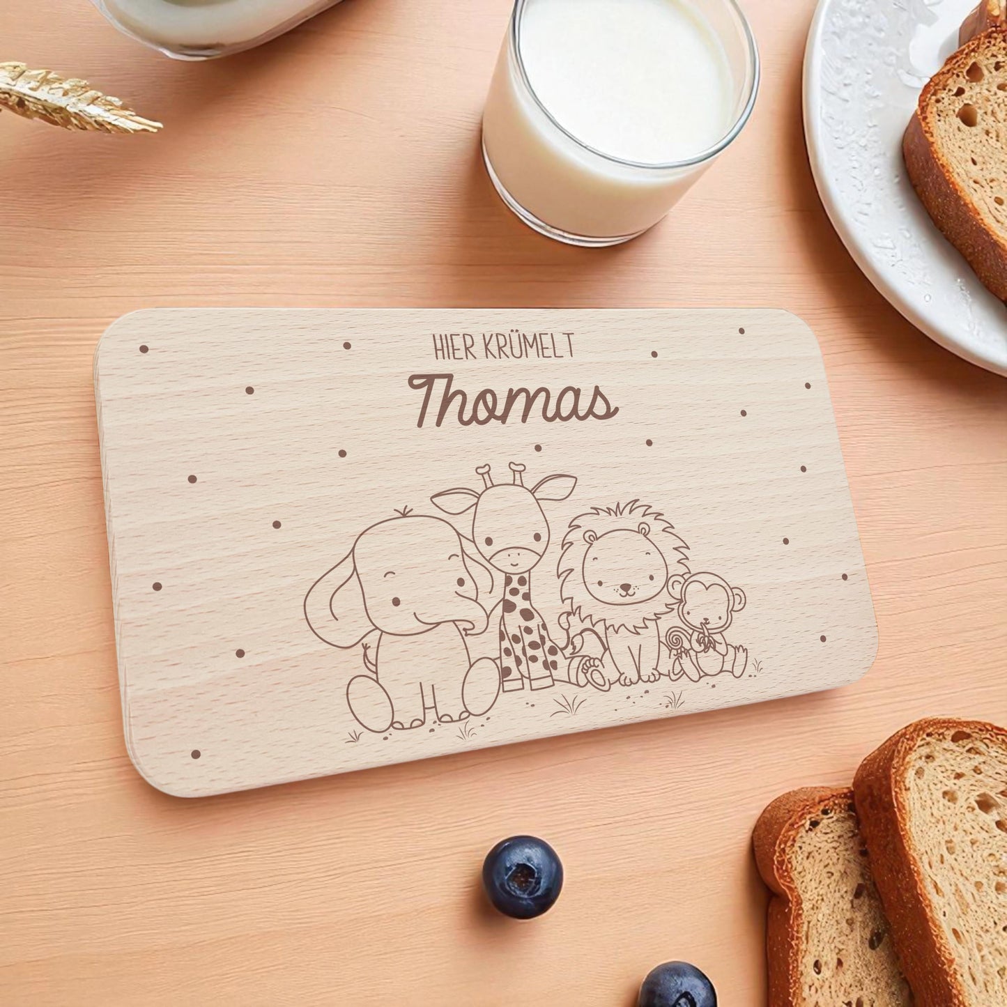 Frühstücksbrettchen personalisiert Hier krümelt Brettchen Holz Holzbrett für Kinder Geschenk Baby Geburtsgeschenk Frühstücksbrett mit Gravur