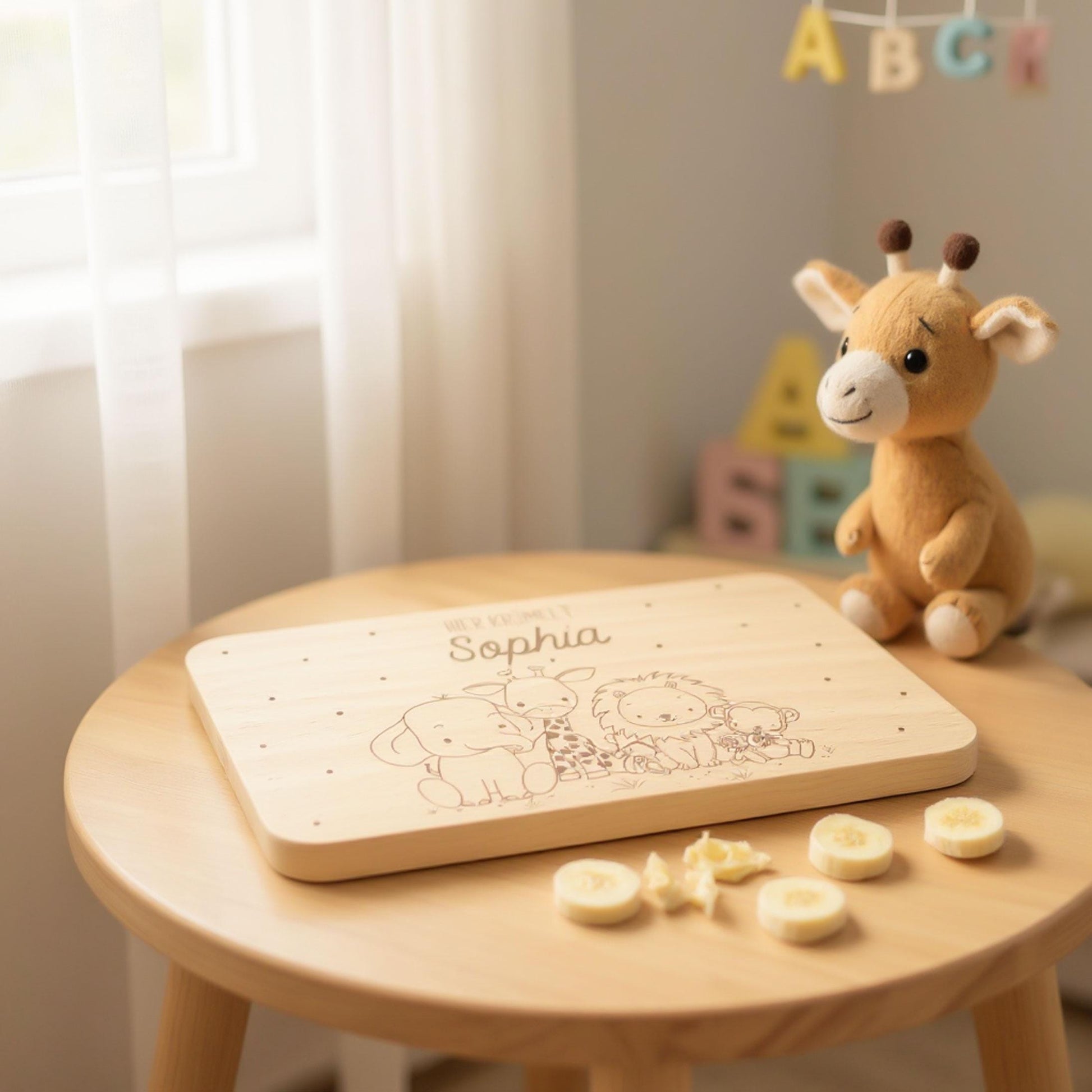 Frühstücksbrettchen personalisiert Hier krümelt Brettchen Holz Holzbrett für Kinder Geschenk Baby Geburtsgeschenk Frühstücksbrett mit Gravur