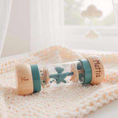 Rassel personalisiert Baby Regenmacher mit Namen Babyspielzeug ab 3 Monate Taufgeschenk für Jungen Babyrassel Geburtsgeschenk (Grün)