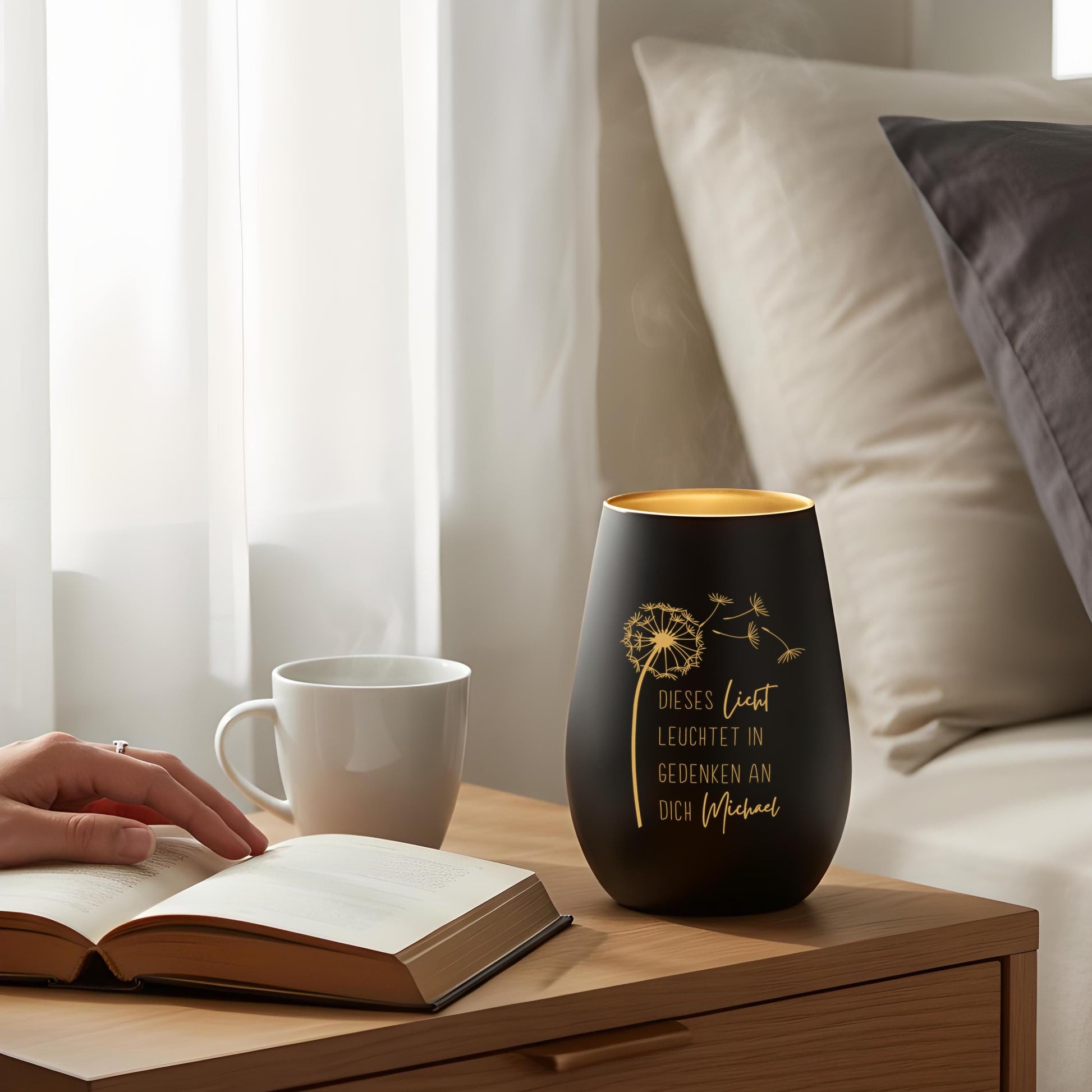 Trauerlicht Trauerkerze personalisiert Windlicht mit Gravur aus Glas Trauer Geschenk Trauergeschenk Verstorbene Erinnerung (Schwarz)