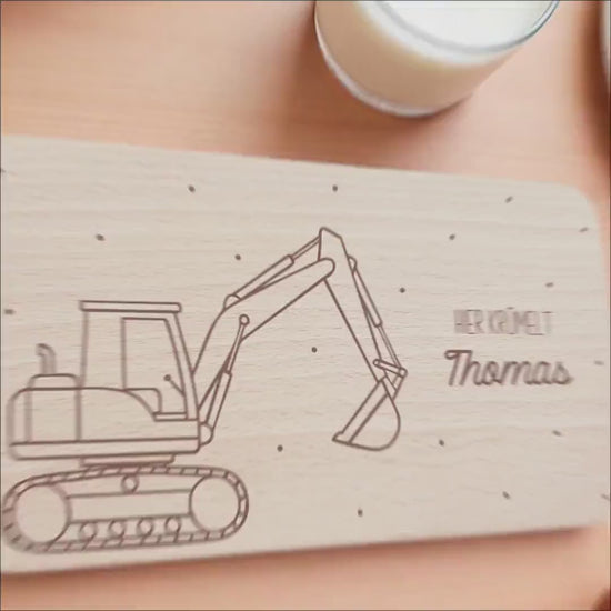 Frühstücksbrettchen Bagger Holz personalisiert Holzbrett für Jungen Geschenk Baby Holzbrettchen Brettchen Frühstücksbrett mit Gravur