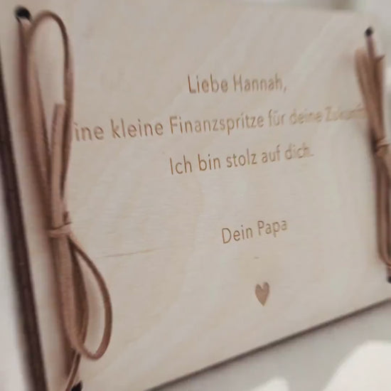 Finanzspritze Geldgeschenk personalisiert Wunscherfüller Geburtstag Jubiläum Geschenk Geld Geschenkverpackung Geschenkkarte Holz 12x17 cm