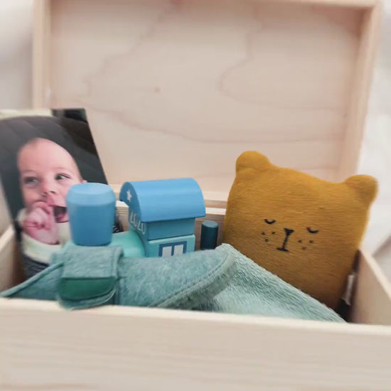 Erinnerungskiste Baby Otter Holzkiste personalisierte Erinnerungsbox Mädchen Junge Geschenk Geburt Geburtsgeschenk 30x20x13 cm
