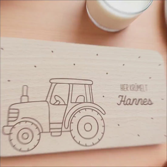 Frühstücksbrettchen Traktor Trecker Holz personalisiert Holzbrett für Jungen Geschenk Baby Holzbrettchen Brettchen Frühstücksbrett Gravur