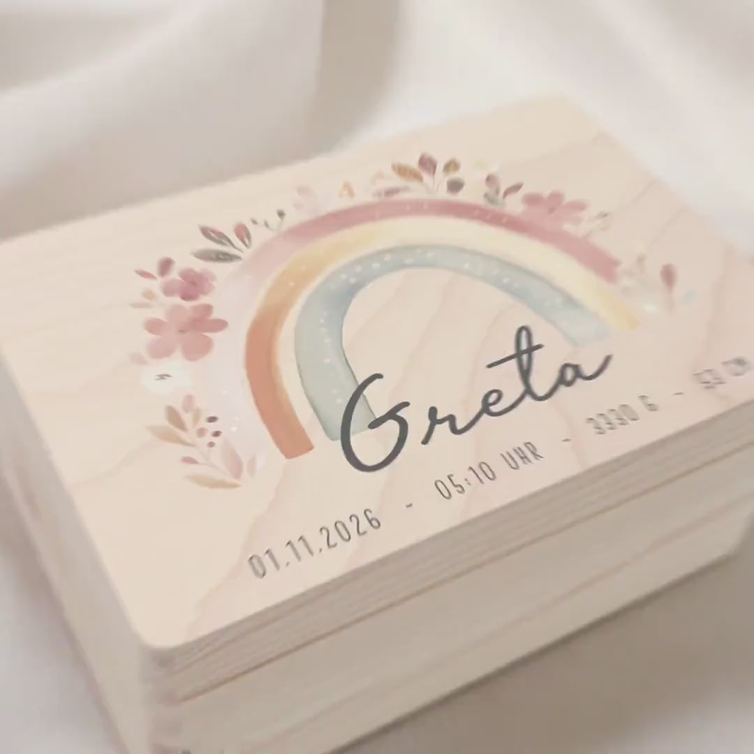 Erinnerungskiste Baby Mädchen Holzkiste personalisierte Erinnerungsbox Regenbogen Geschenk zur Geburt Geburtsgeschenk 30x20x13 cm