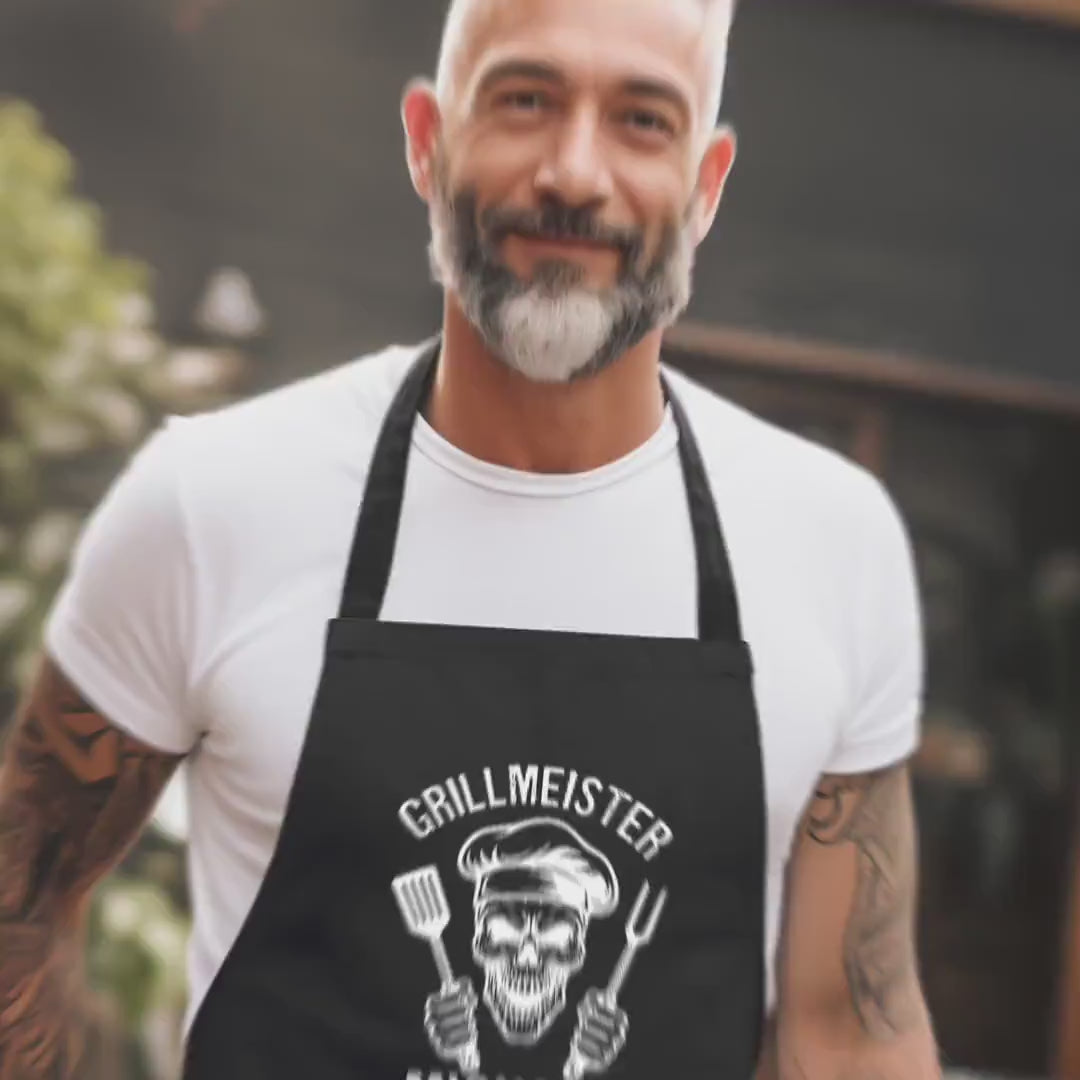 Grillmeister Grillschürze Mann personalisiert Kochschürze Herren lustiges Grillzubehör Geschenk Grillgeschenk Männer Schürze Schwarz