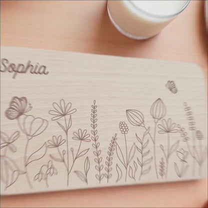 Frühstücksbrettchen Mädchen personalisiert Holzbrett für Kinder Holz Geschenk Baby Wildblumen Holzbrettchen Brettchen Frühstücksbrett