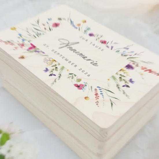 Erinnerungskiste Taufe Geschenk personalisiertes Taufgeschenk Mädchen Wildblumen Taufbox Holzkiste mit Deckel Holzbox 30x20x13 cm