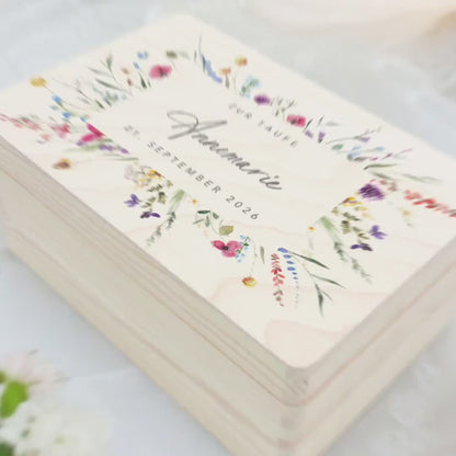 Erinnerungskiste Taufe Geschenk personalisiertes Taufgeschenk Mädchen Wildblumen Taufbox Holzkiste mit Deckel Holzbox 30x20x13 cm