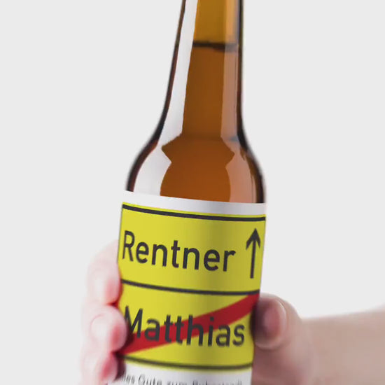 Rente Geschenk Mann Bieretiketten personalisiert Flaschenetikett Bier Rentner Ruhestand selbstklebende Etiketten 2 Stück | 9x9 cm