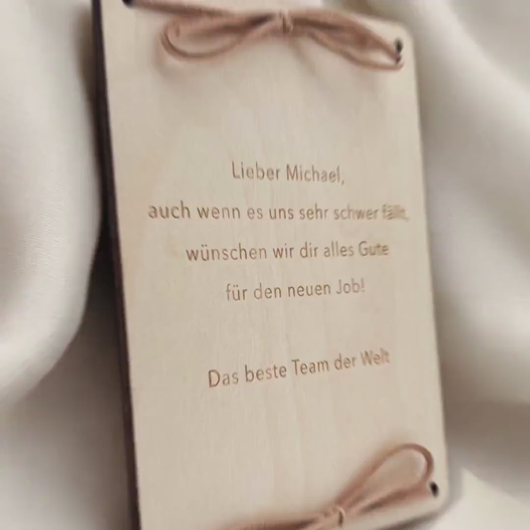 Abschiedsgeschenk Kollege personalisiertes Geschenk Kollegin Jobwechsel Verräter Geldgeschenk Verpackung Geschenkkarte aus Holz 12x17 cm