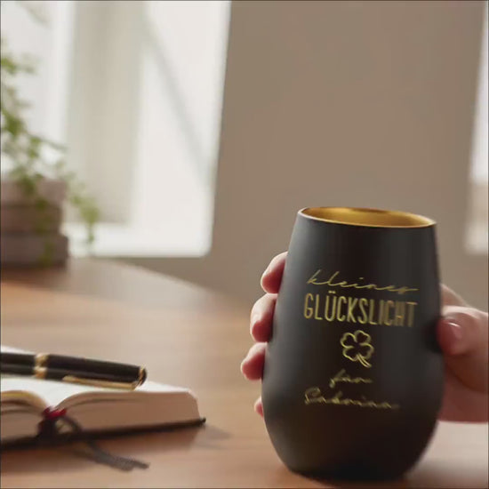 Glückslicht personalisiert Windlicht Glas mit Gravur für Teelicht Kerzenglas Glückskerze Glücksbringer Geschenk (Schwarz)